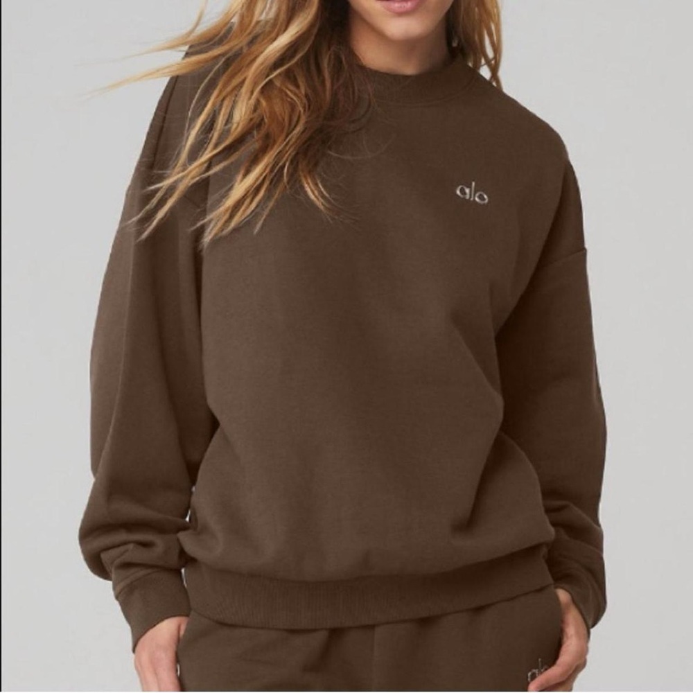 Alo Yoga Accolade Crewneck Sweatshirt in Espresso Brown
